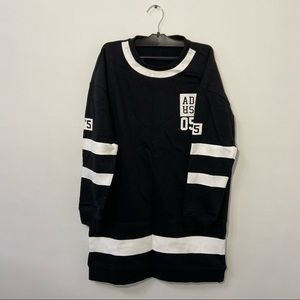 BRAND NEW ADVISORY OVERSIZED SWEATER